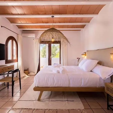 4 Palms - Renovated In The Countryside 5 Minutes From Ibiza Town Villa *
